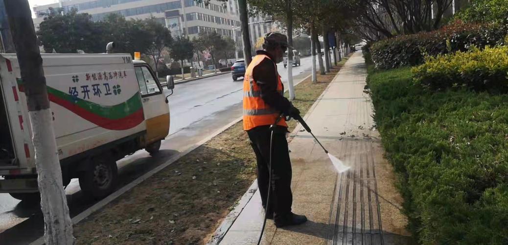 经开区综合行政执法局强化道路扬尘治理全力做好大气污染防治工作